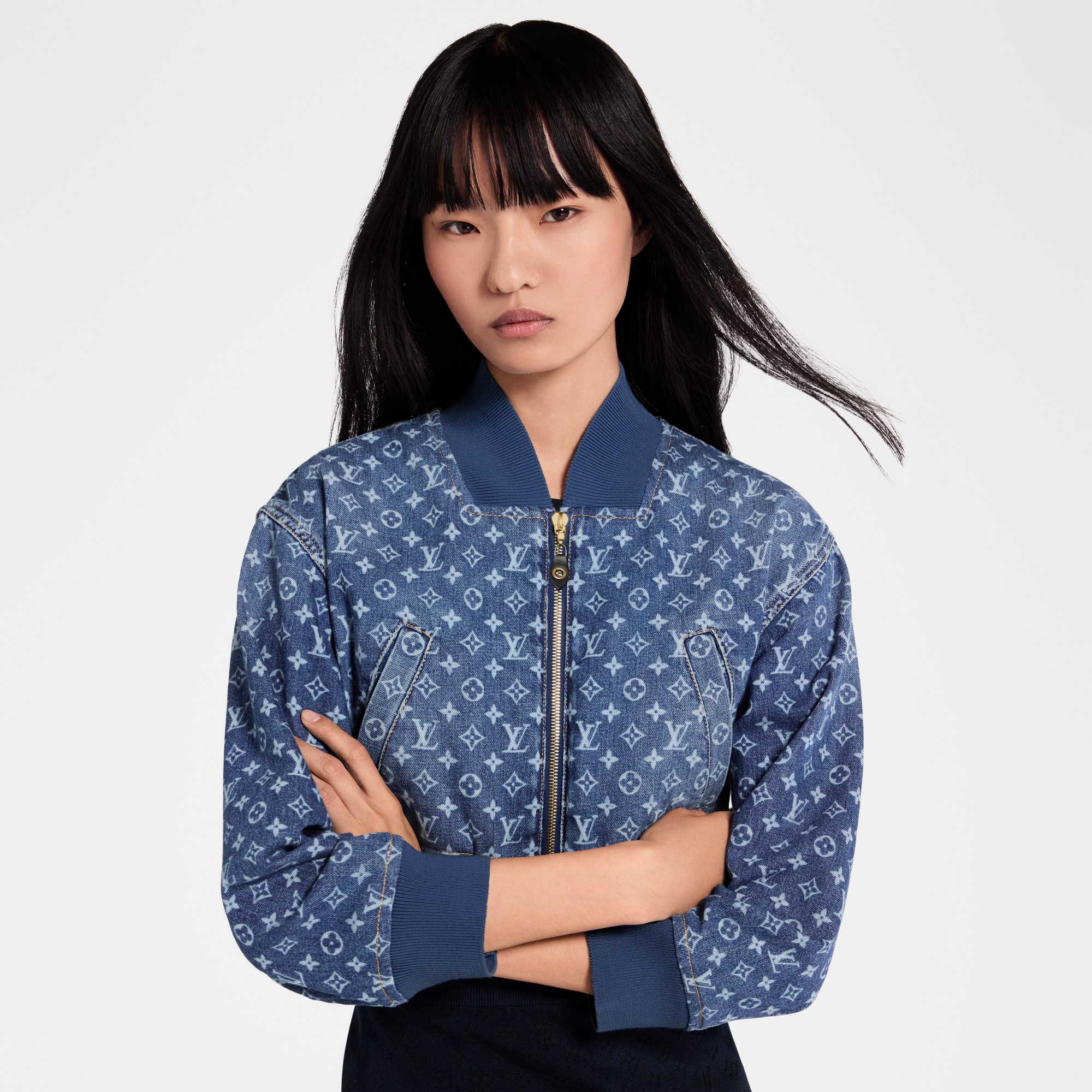 LOUIS VUITTON クロップド モノグラム デニム ボンバージャケット LOUIS VUITTON クロップド モノグラム デニム ボンバー